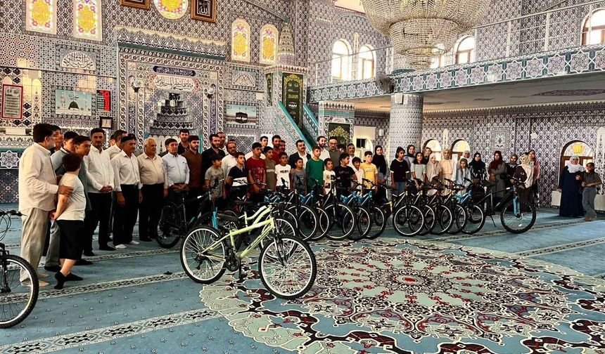 Dicle'de Kur'an kurslarındaki yarışmalarda dereceye girenlere ödül
