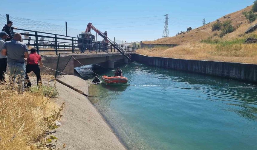 Diyarbakır'da can pazarı: Uçan araçta 4 kişi sağ kurtarıldı