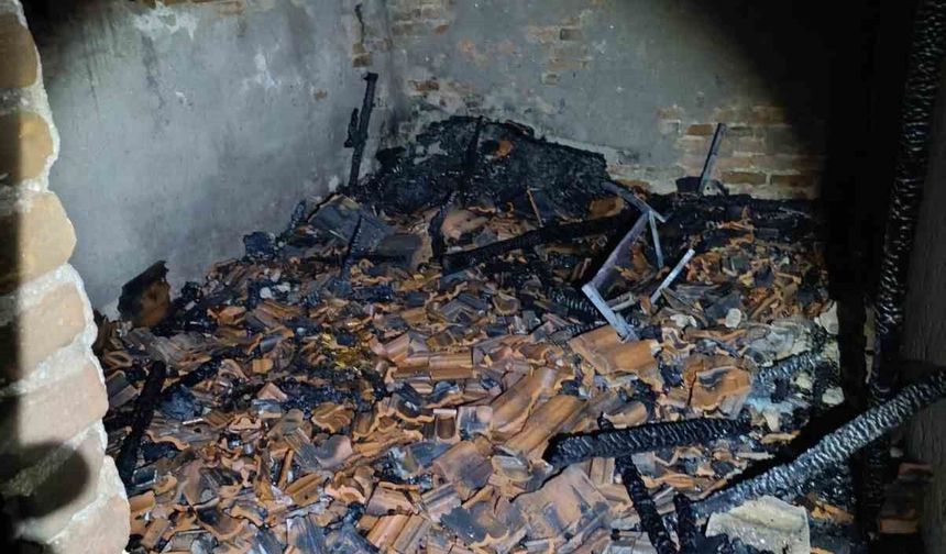 Diyarbakır'da çatı ve ev yangını: 4 vatandaş kurtarıldı