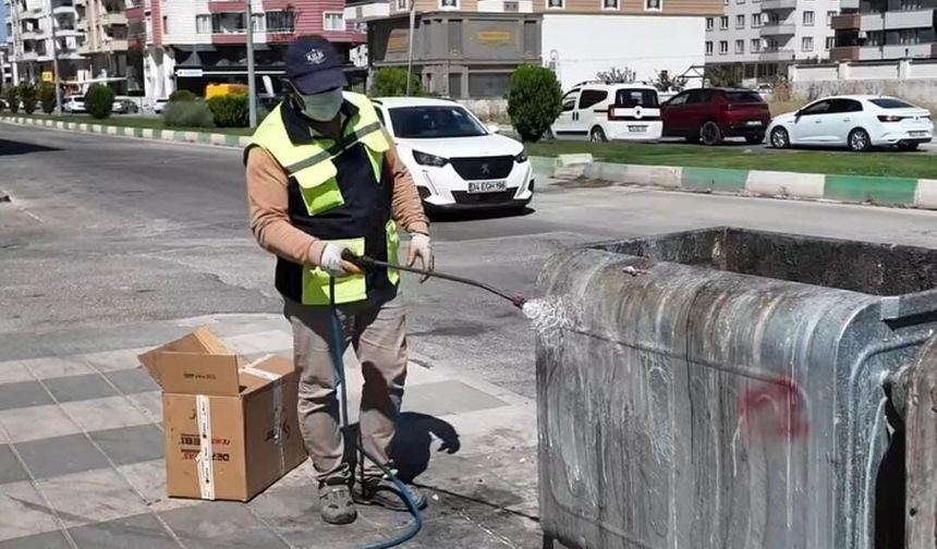 Kilis'te çöp konteynerleri yenilenerek hizmete kazandırılıyor