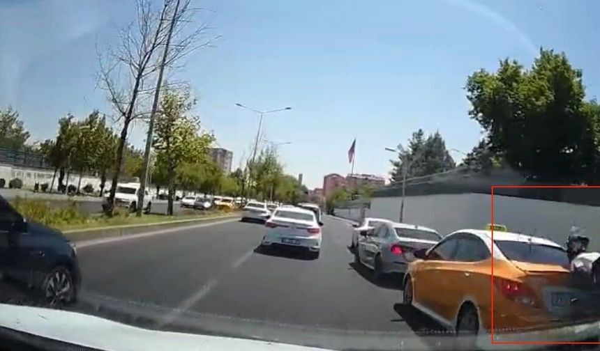 Seyir halindeki motosiklet fren yapan otomobille çarpıştı