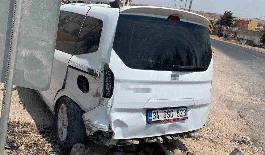 Siirt'te hafif ticari araç ile kamyonet çarpıştı