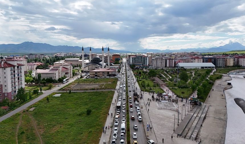 Ağrı trafiği alarm veriyor, kısa mesafeler çileye dönüşüyor