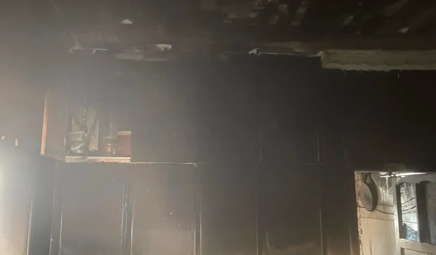 Diyarbakır'da aynı ilçede 2 ev alevlere teslim oldu