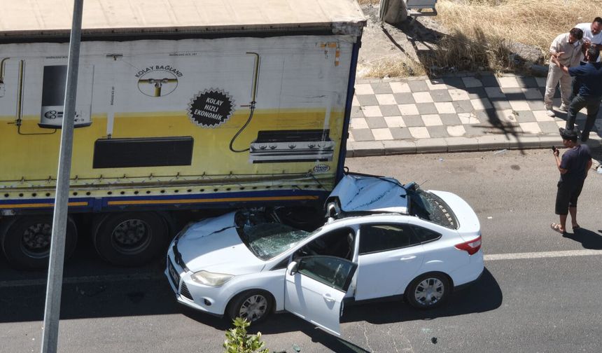 Diyarbakır'da otomobil park halindeki kamyona çarptı: 1 yaralı