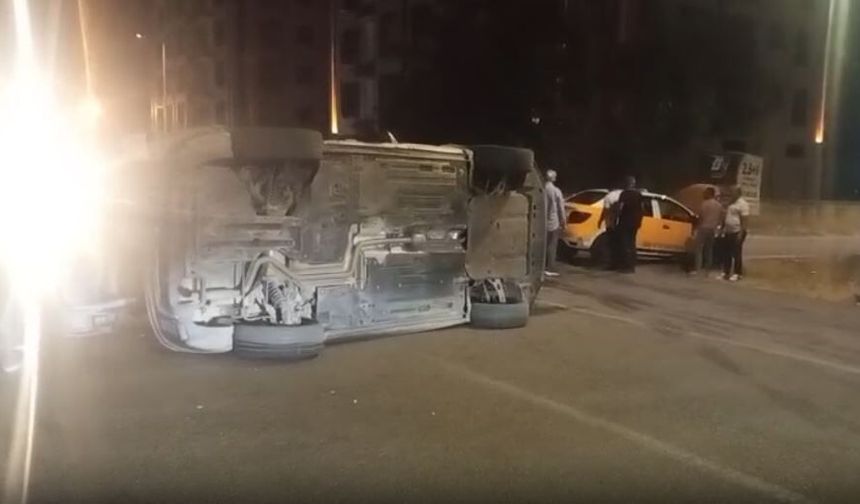 Diyarbakır'da ticari taksi ile otomobil çarpıştı: Bir yaralı