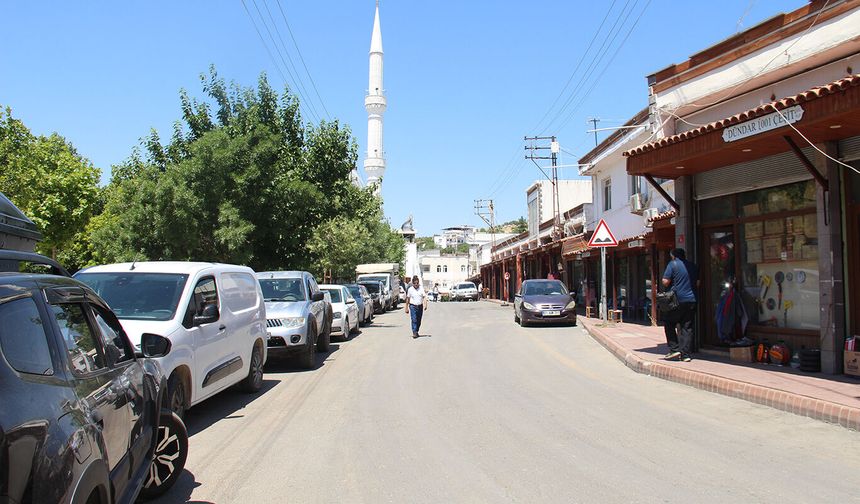 Eğil'de ulaşım ve otopark sorunu esnafı da mağdur ediyor