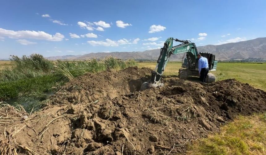 Hakkari'de 20 köyü ilgilendiren dere ıslahı başladı