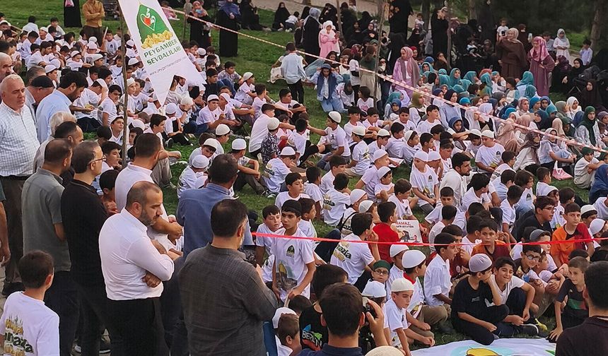 Muş'ta "Hayat Namazla Güzeldir" coşkusu: Yüzlerce çocuk ve veli bir araya geldi