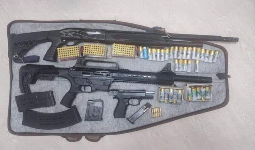 Diyarbakır’da araçtan silah ve çok sayıda fişek çıktı: 3 gözaltı