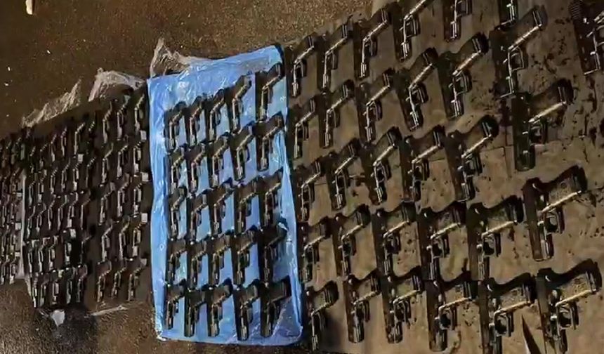 Silah sevkiyatına operasyon: 120 tabanca ele geçirildi