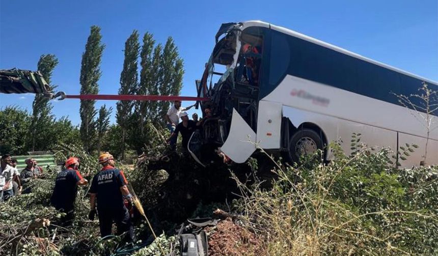 Diyarbakır’da yolcu otobüsü şarampole yuvarlandı: 2 yaralı