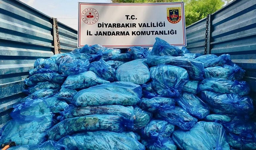 Diyarbakır’da 3 ton menşei belirsiz hayvansal iç yağ ele geçirildi