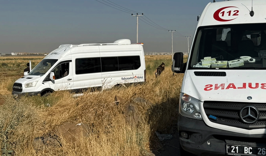 Diyarbakır'da okulun ilk gününde servis kazası