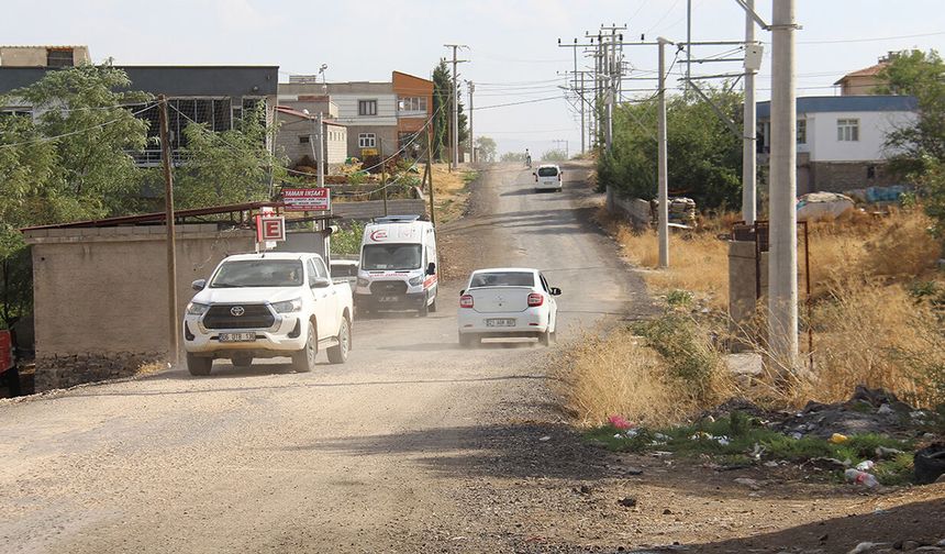 Ergani'de 17 kilometrelik yol tepkisi: 6 ay önce kazıldı, hâlâ yapılmadı
