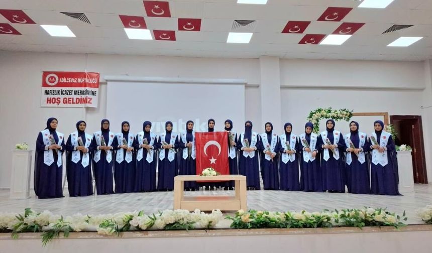 Adilcevaz'da 19 öğrenci hafız oldu! İcazet belgelerini aldılar