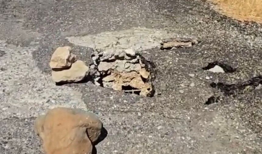 Çüngüş'te bozulan yol tehlike saçıyor