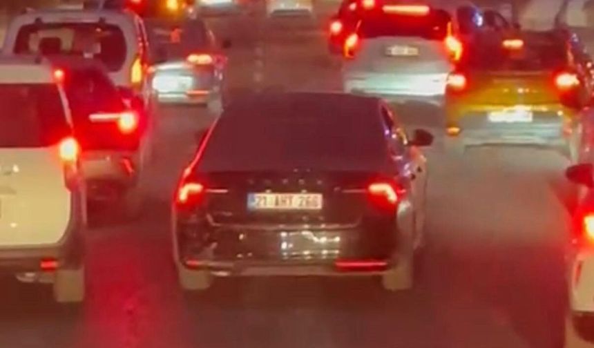 Diyarbakır'da anonslara rağmen itfaiyeye yol vermedi