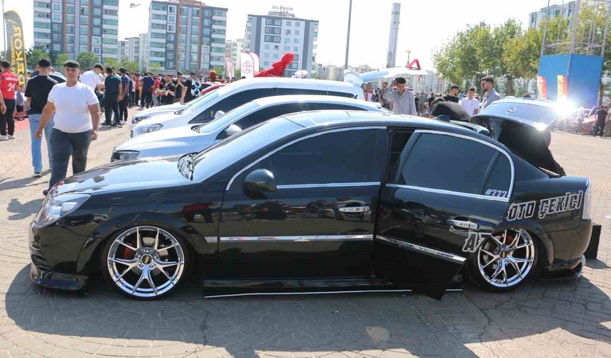 Modifiyeli araç sevenler Diyarbakır'da buluştu