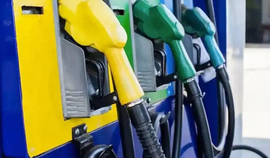 Benzine büyük zam geldi: 83 liraya dayandı