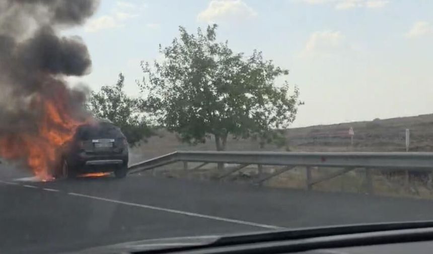 Diyarbakır yolunda otomobil yangını