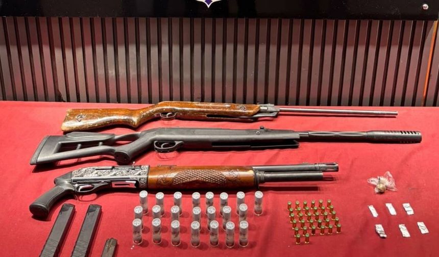 Gaziantep'te 4 tüfek ve 57 captagon hap ele geçirildi: 4 gözaltı