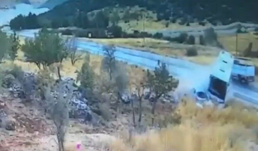 Gaziantep'te 7 kişinin öldüğü kazanın çarpışma anı kamerada