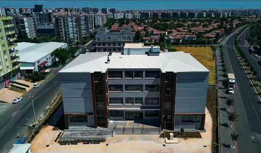 Diyarbakır'da bir okul daha yeni binasına kavuştu