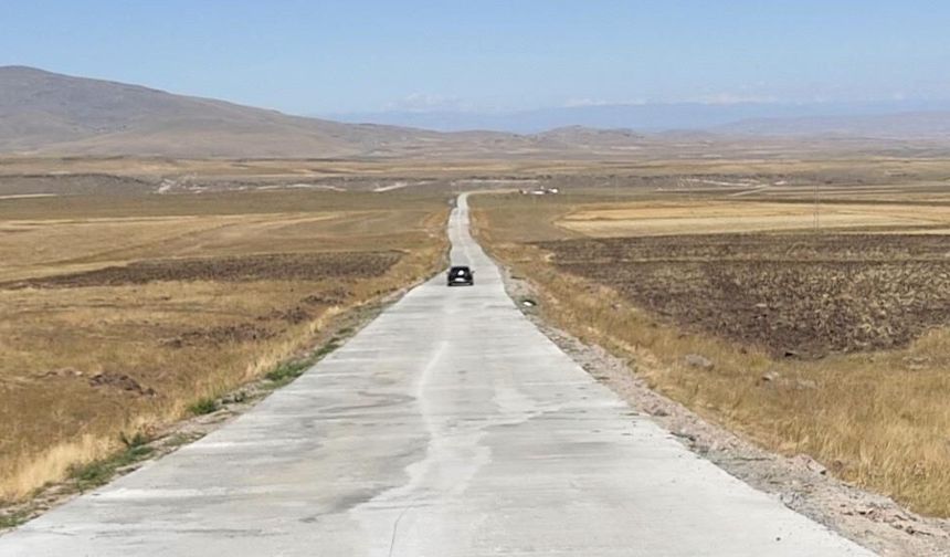 Kars'ta köy yollarında beton yol dönemi başladı