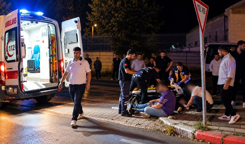 Kontrolden çıkan minibüs ağaca çarptı: 2 yaralı