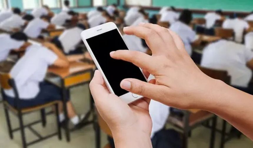 Öğrenci ve sınıf mahremiyeti için telefon kullanımına sınır getirilmeli