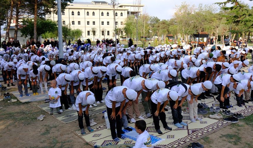 Van'da 'Hayat Namazla Güzeldir' coşkusu!