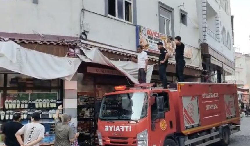 İş yerinde mahsur kalan kediyi itfaiye ekipleri kurtardı