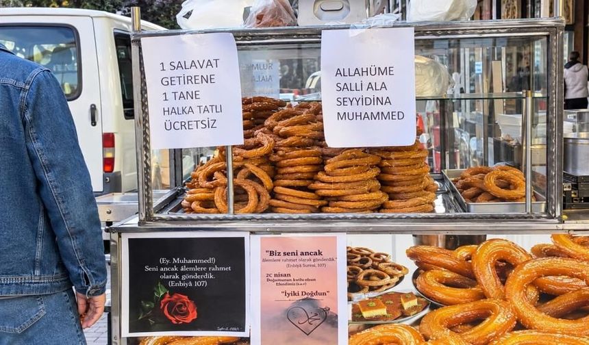 "1 salavat getirene 1 halka tatlı"; Stant ilgi odağı oldu