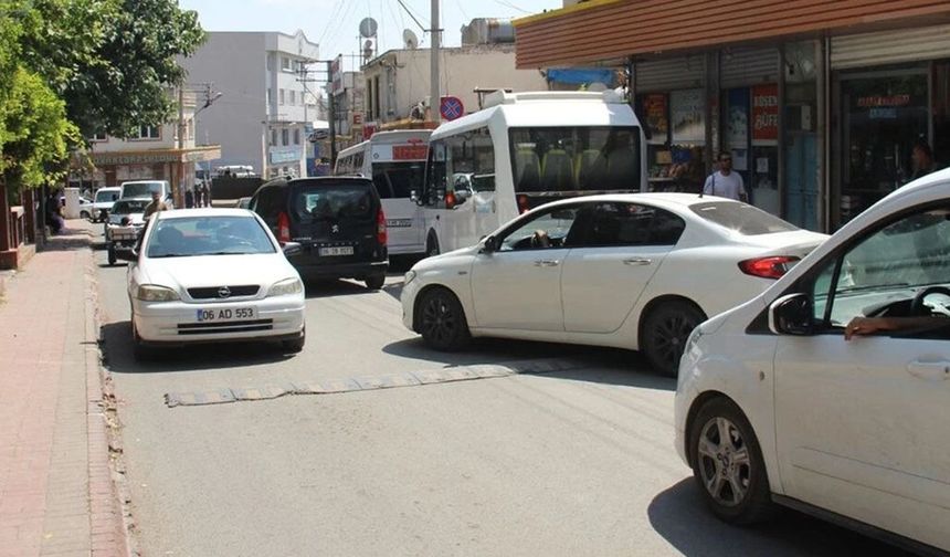 Dar yol, yoğun trafik: Ergani esnafı çözüm bekliyor