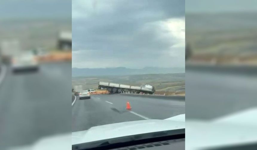 Diyarbakır yolunda tır kazası: Bir kişi yaralandı