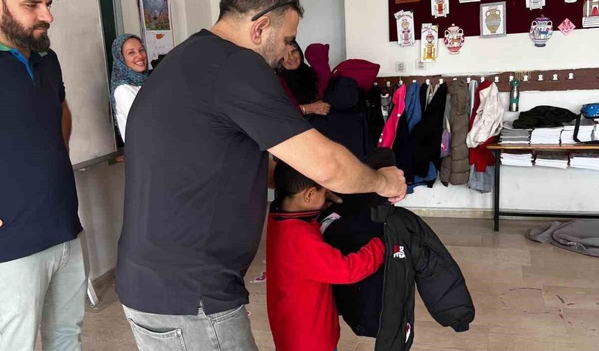 Çermikte 200 öğrenciye mont ve bot dağıtıldı