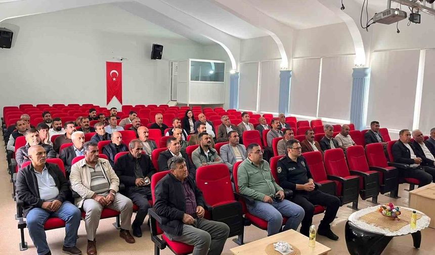 Dicle Kaymakamı Atış, muhtarlarla bir araya geldi
