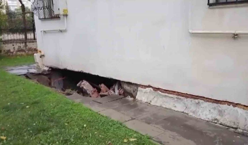 Diyarbakır'da sağanak nedeni ile bir mahalle sular altında kaldı