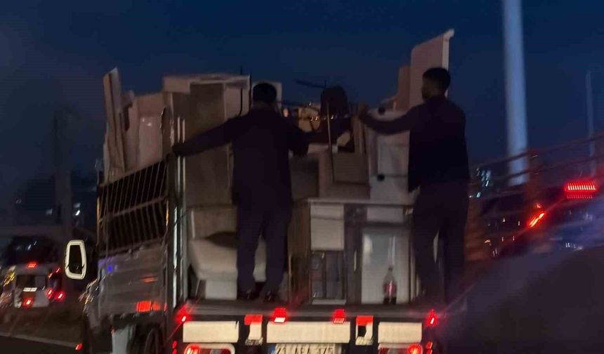 Eşyaların güvenliğini sağlamak için kendi güvenliklerini tehlikeye attılar