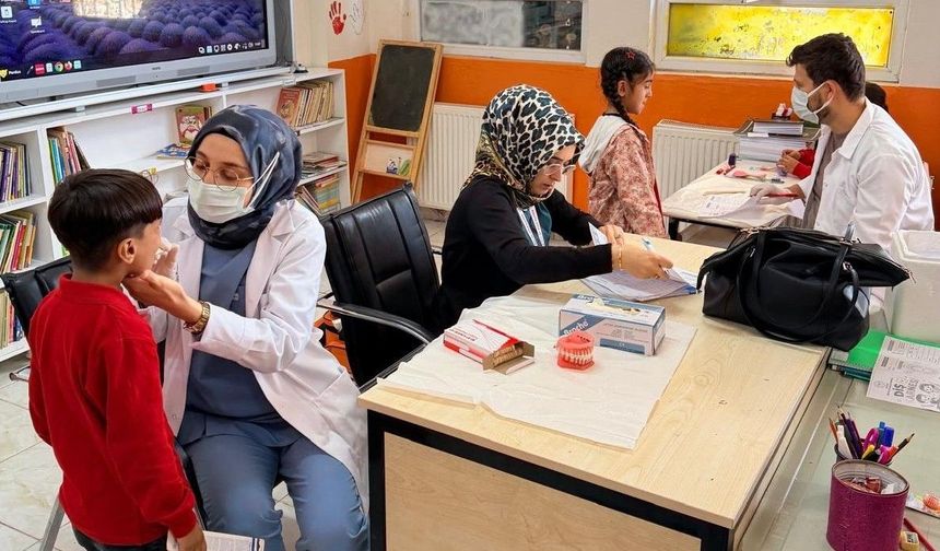 Kâhta'da köy okullarında ağız ve diş sağlığı eğitimi