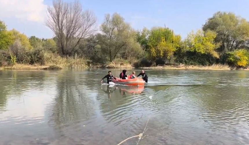 Piknik yaparken mahsur kalan 2 kişiyi itfaiye kurtardı
