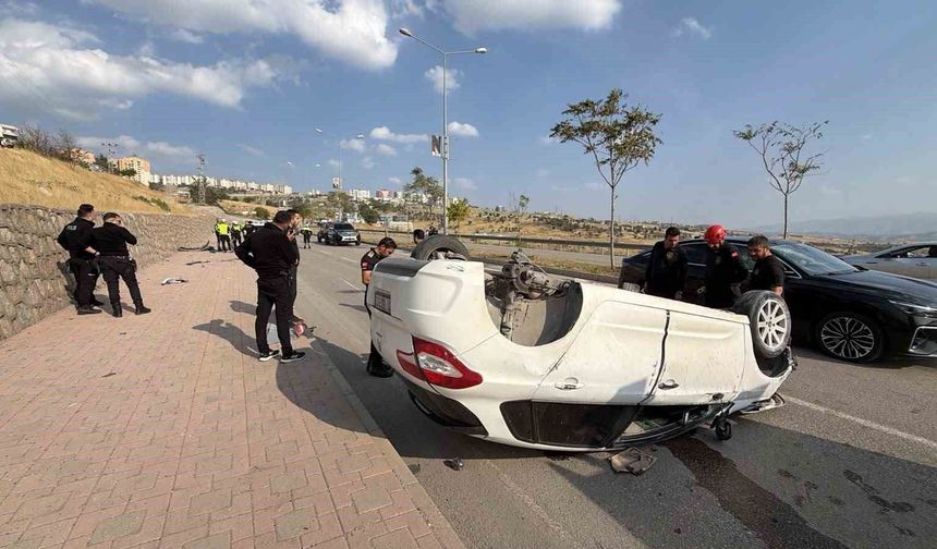 Şırnak'ta virajı alamayan araç takla attı: 3 yaralı