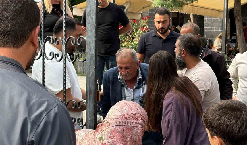 Yediği kuru yemişler nefes borusuna kaçan şahıs, 'Heimlich' manevrasıyla hayata tutundu