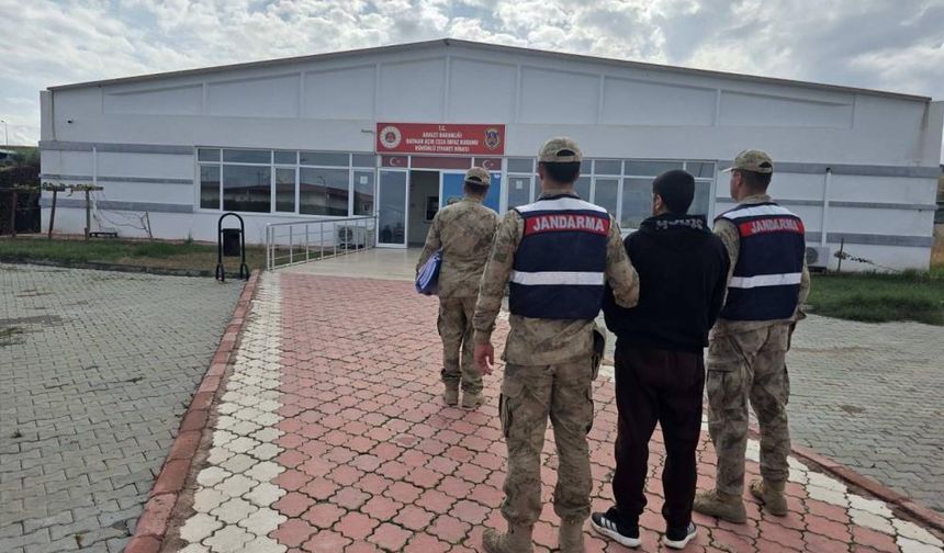 Batman İl Jandarma ekipleri 5 aydır aranan firariyi yakaladı