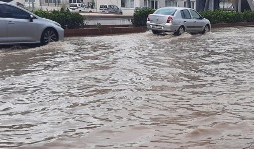 Elazığ'da sağanak vurdu! 30 noktada su baskını, 189 ihbar