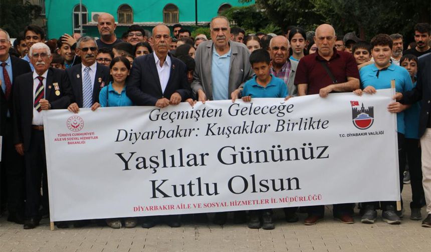 1 Ekim Dünya Yaşlılar Günü için yürüyüş yapıldı