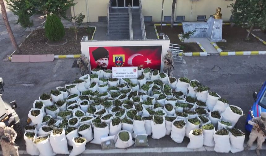 Diyarbakır'da 2 tondan fazla esrar ele geçirildi: 3 tutuklama
