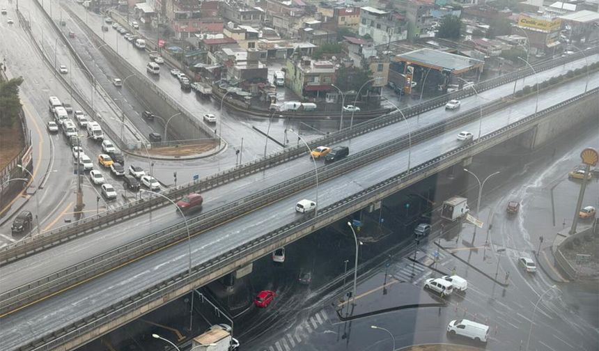 Diyarbakır'da sağanak etkisini sürdürüyor