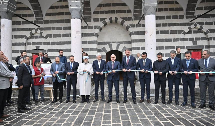 Diyarbakır'da restorasyonu tamamlanan 5 cami ibadete açıldı